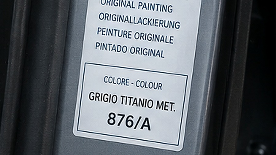 Immagine realistica codici colore auto moto
